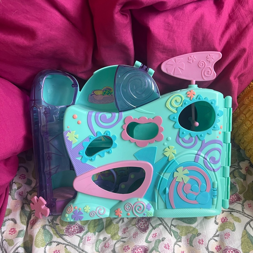 Littlest pet shop play set